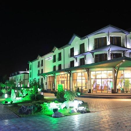 Комплекс Гостиниц Athletic Taraz Esterno foto
