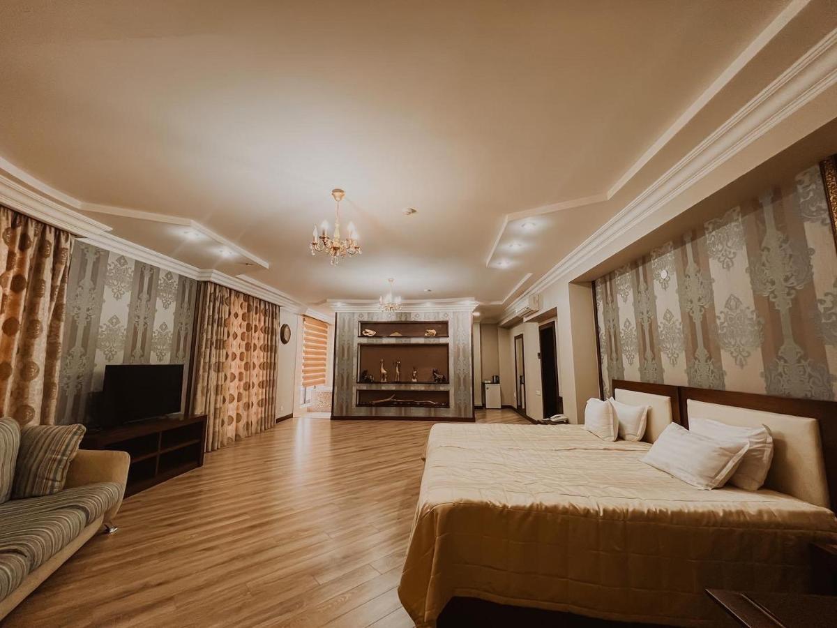 Комплекс Гостиниц Athletic Taraz Esterno foto
