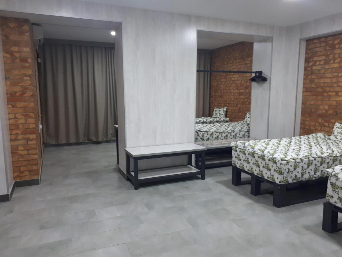 Комплекс Гостиниц Athletic Taraz Esterno foto