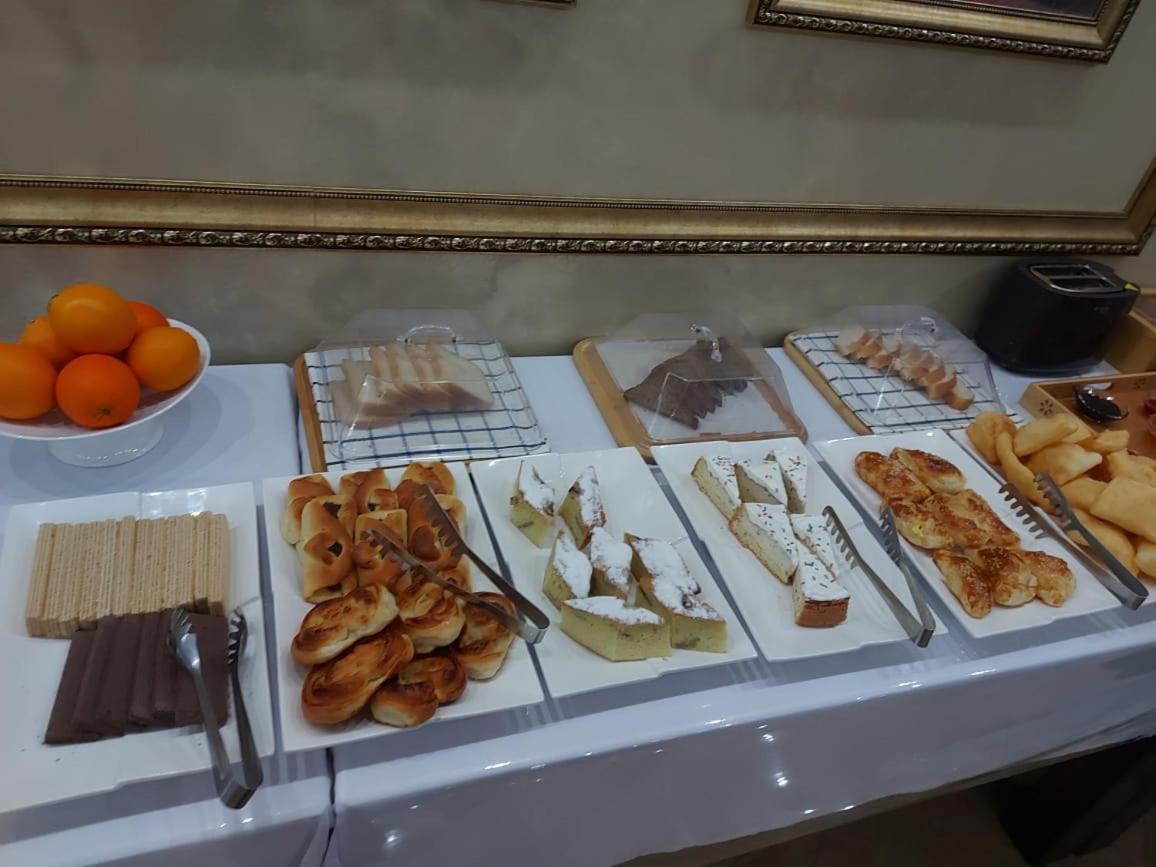 Комплекс Гостиниц Athletic Taraz Esterno foto